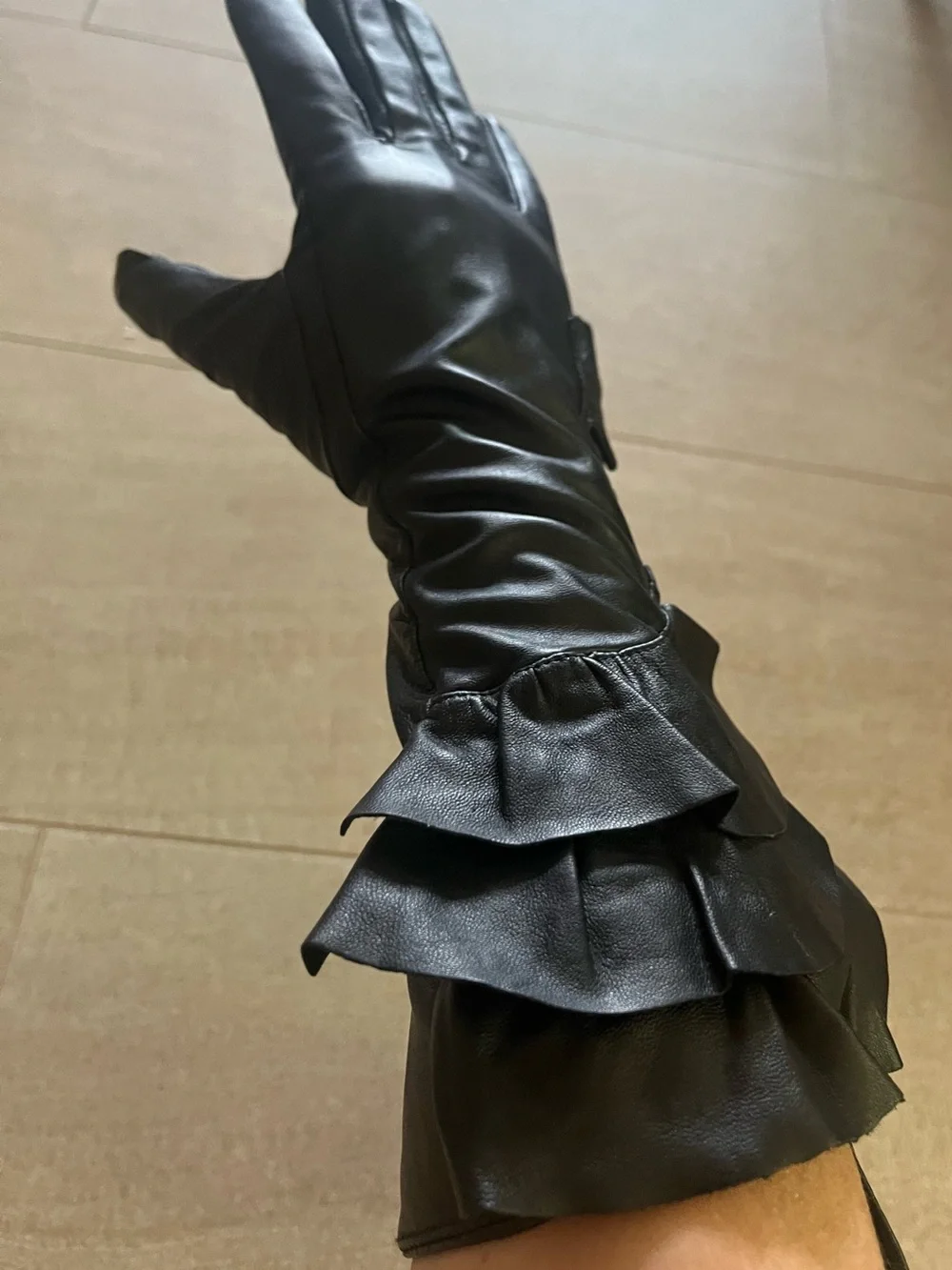 Jessica Simpson Black Leather Ruffle Cuff Gloves m